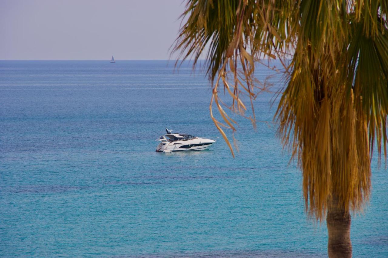 "Dans Les Toits De La Ville" Plein Centre Et Mer Menton Buitenkant foto